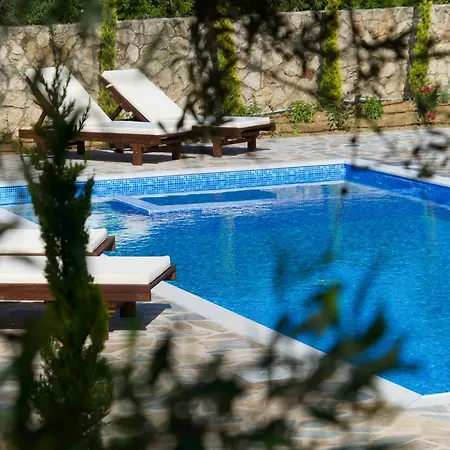 Eglina Villa'S Minia Exterior photo